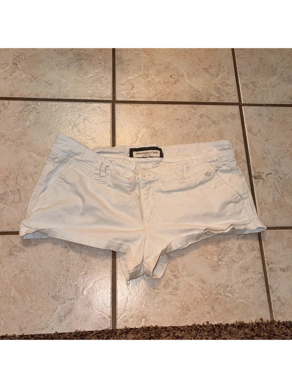 Y2K White Low Rise Abercrombie and Fitch Mini Shorts